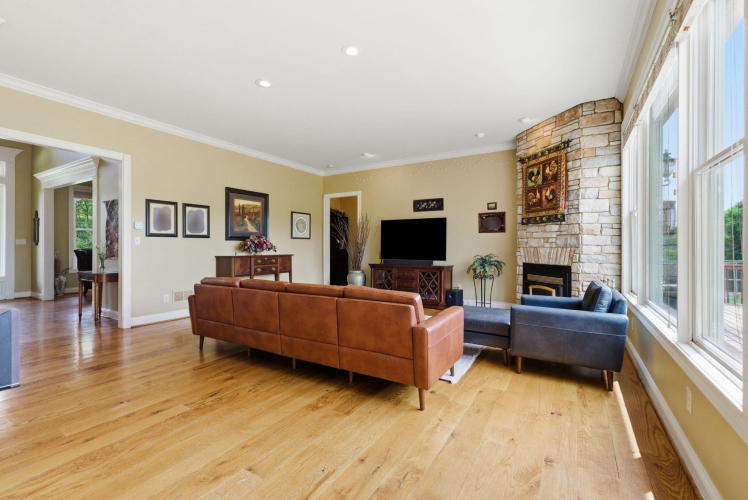 Listing Image 17