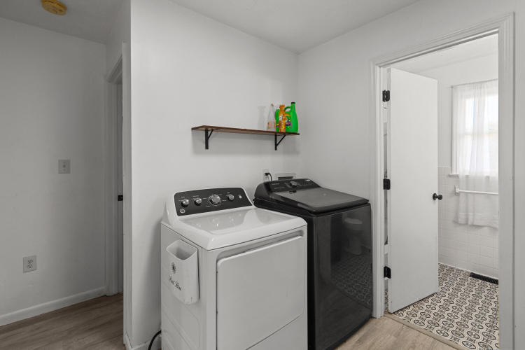 Listing Image 18