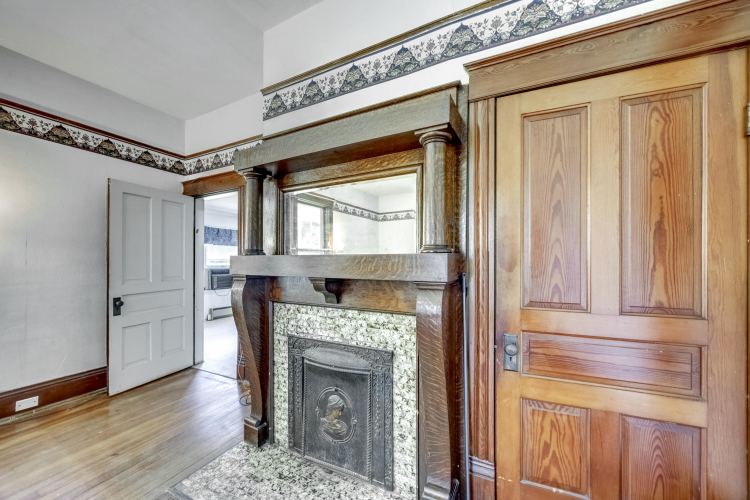 Listing Image 12