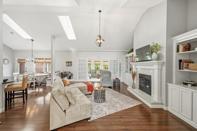 Listing Image 7