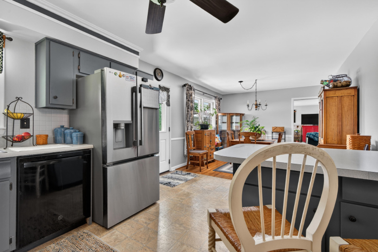Listing Image 12