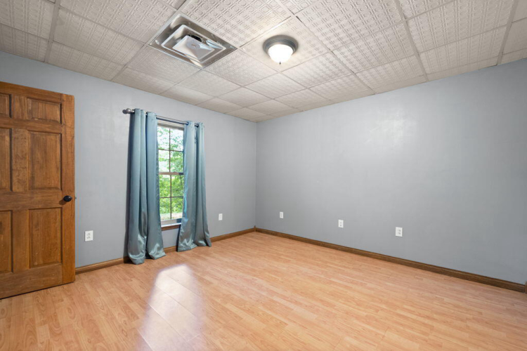 Listing Image 59