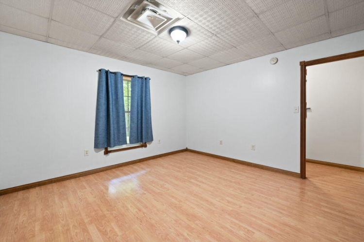 Listing Image 62