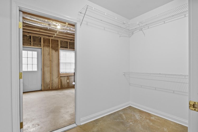 Listing Image 79