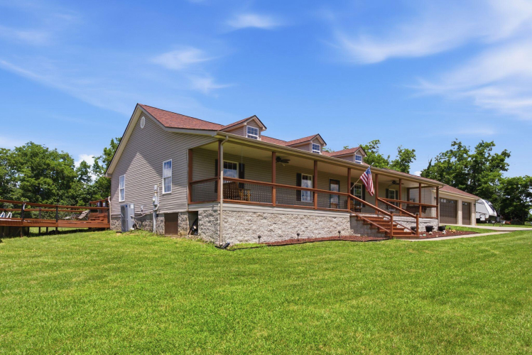 Listing Image 4