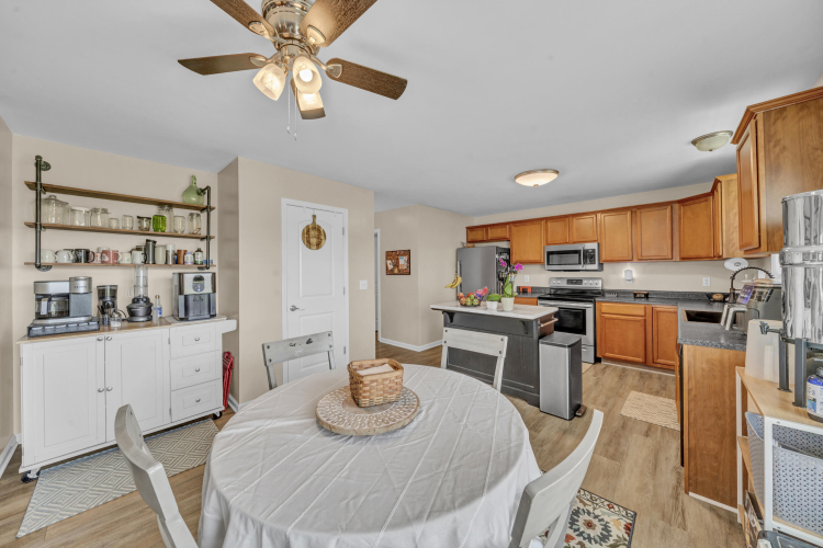 Listing Image 11