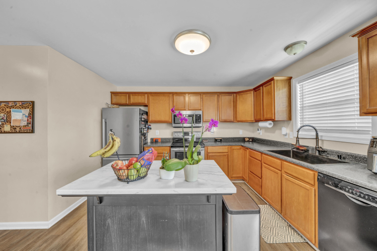 Listing Image 12