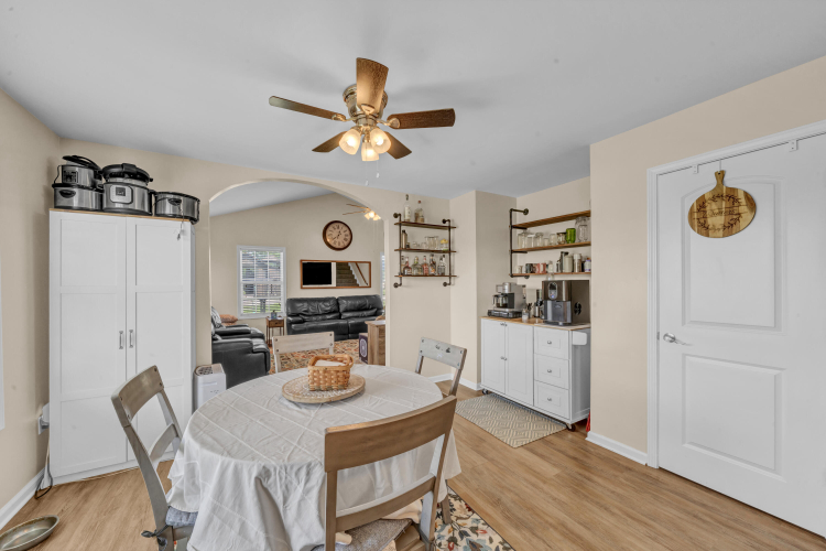 Listing Image 17