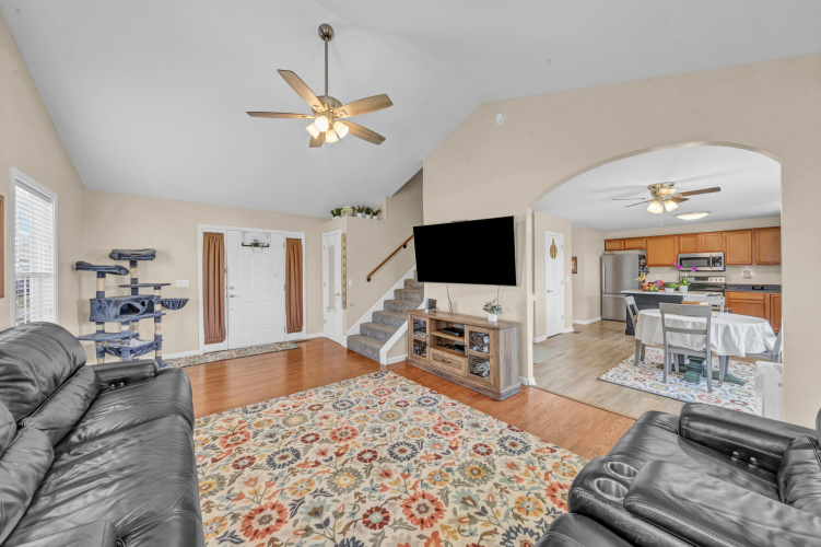 Listing Image 6