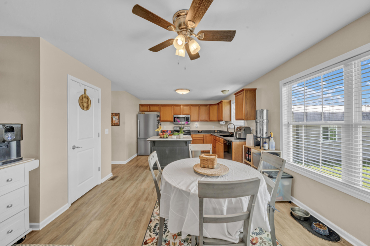 Listing Image 10