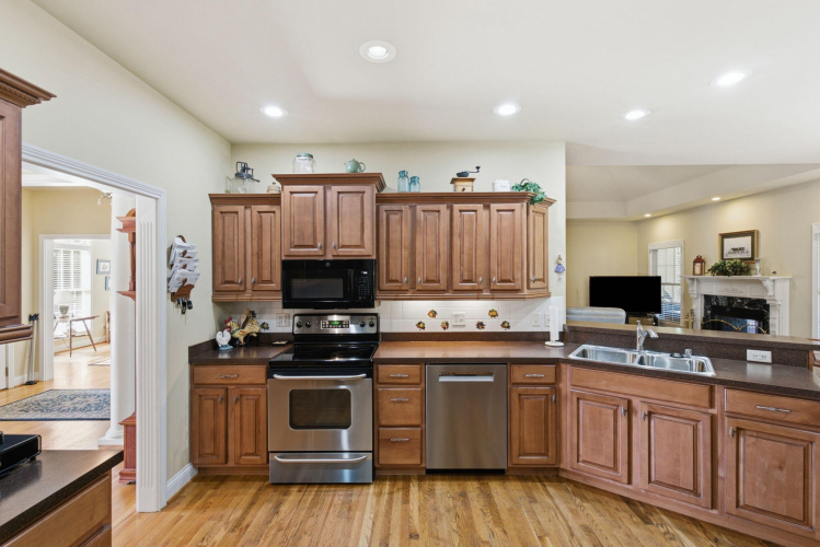 Listing Image 12