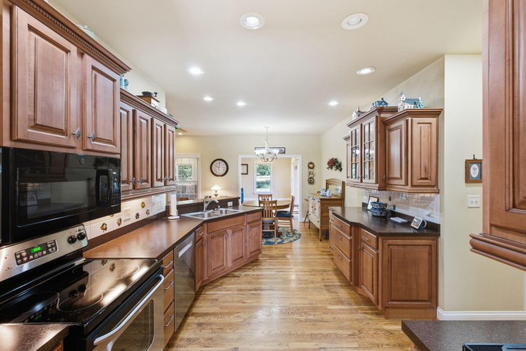 Listing Image 13