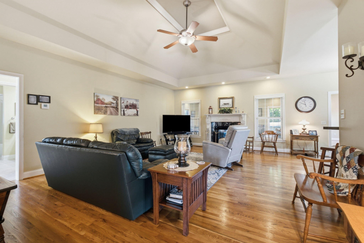 Listing Image 19