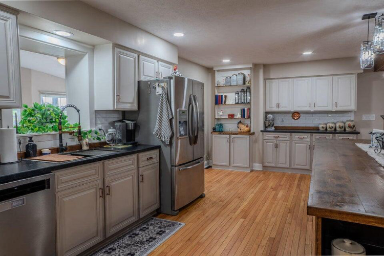 Listing Image 8