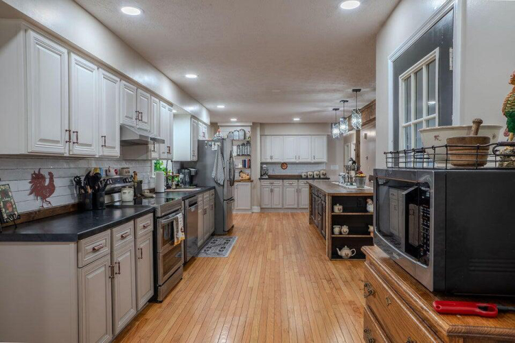 Listing Image 9