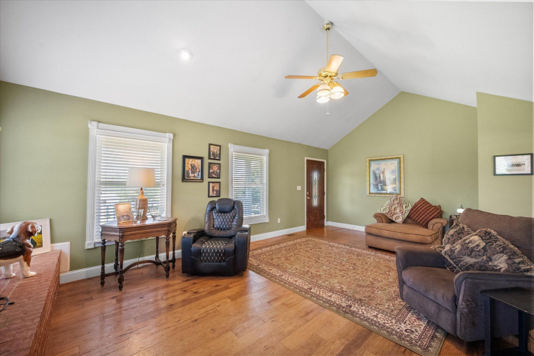 Listing Image 7