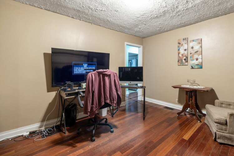 Listing Image 16