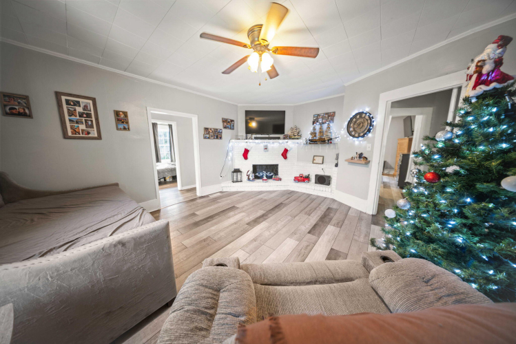 Listing Image 6