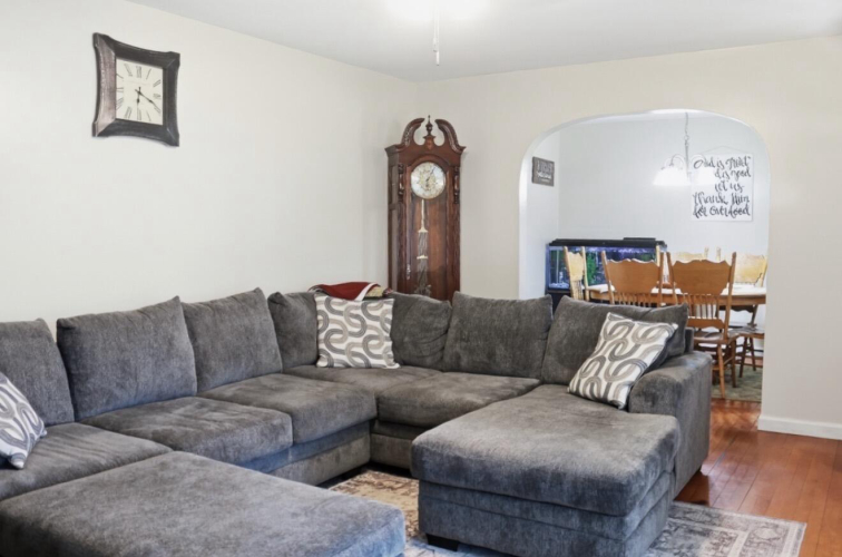 Listing Image 11