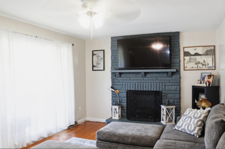 Listing Image 9