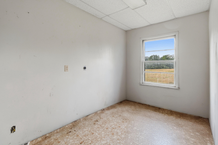 Listing Image 41