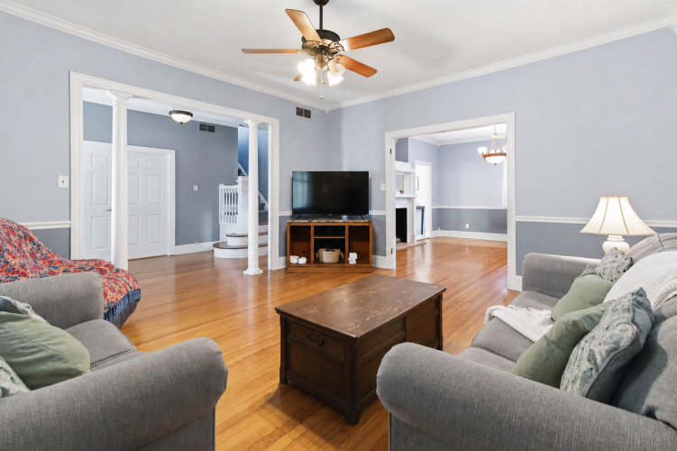 Listing Image 7