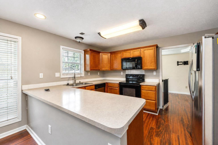 Listing Image 10