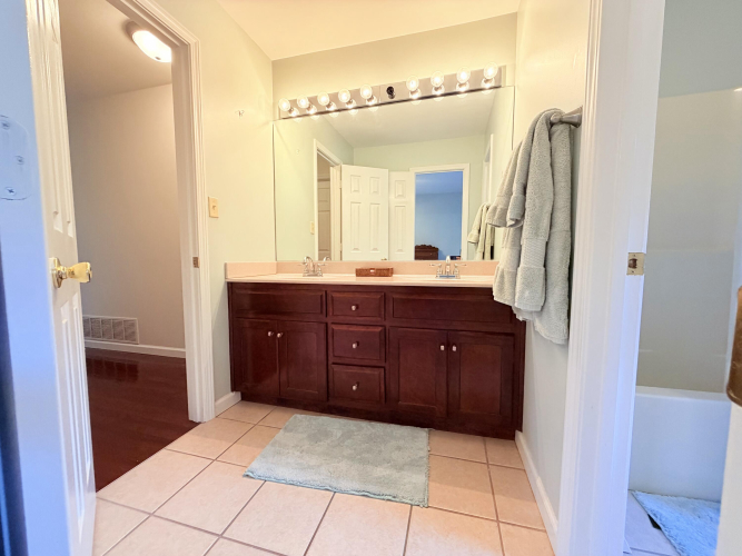 Listing Image 80