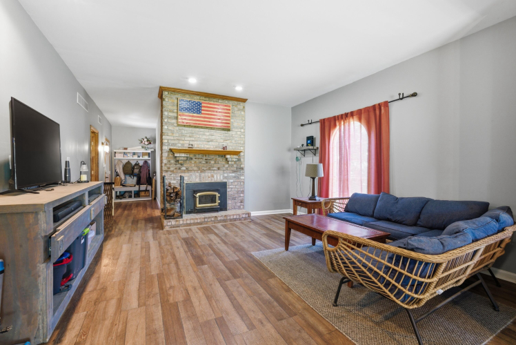 Listing Image 19