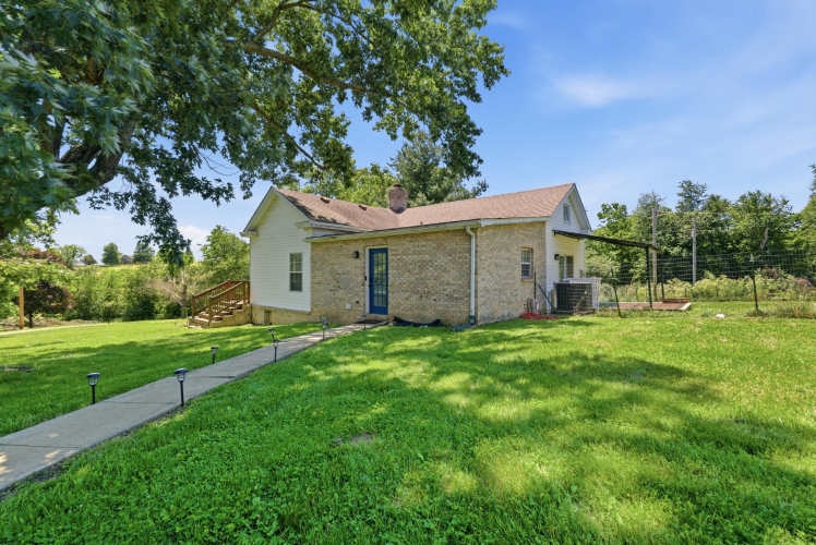 Listing Image 5