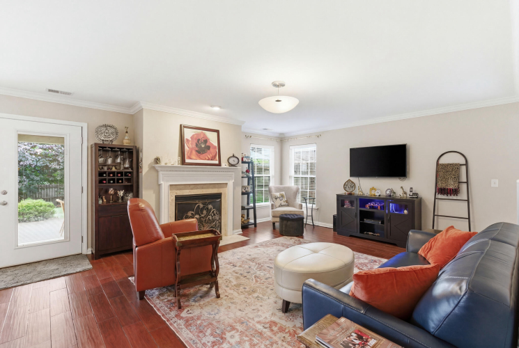 Listing Image 11