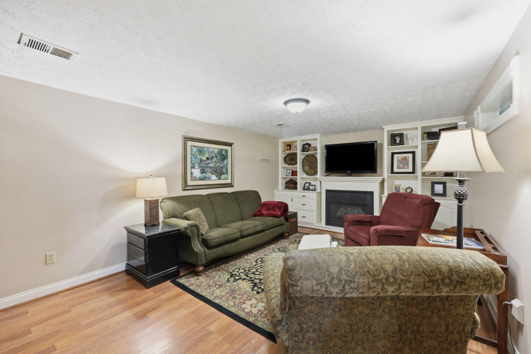 Listing Image 33