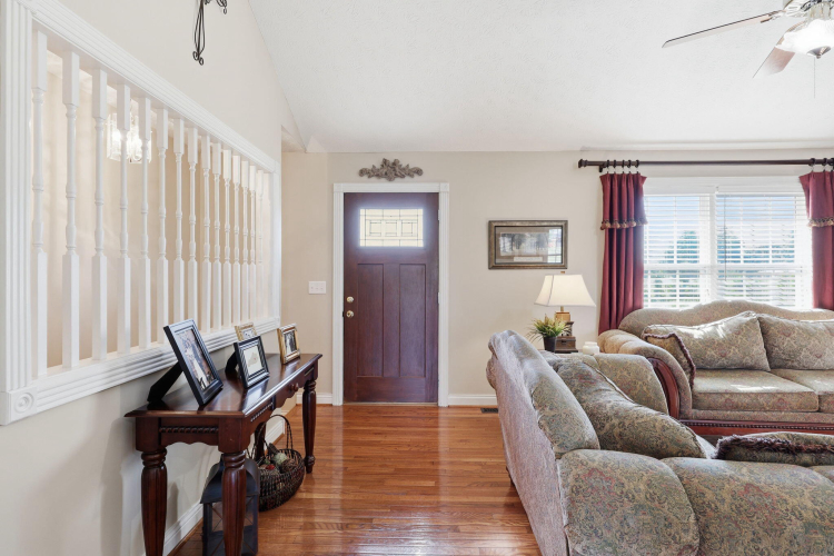 Listing Image 5