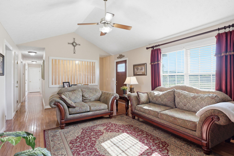 Listing Image 7