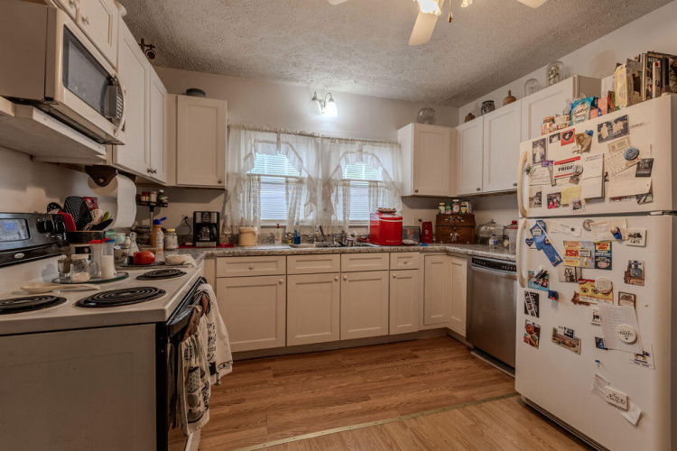 Listing Image 9