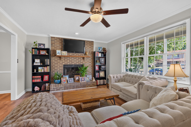 Listing Image 9