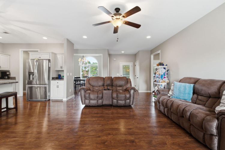 Listing Image 15