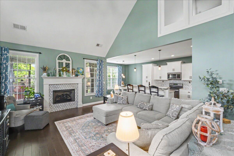 Listing Image 9