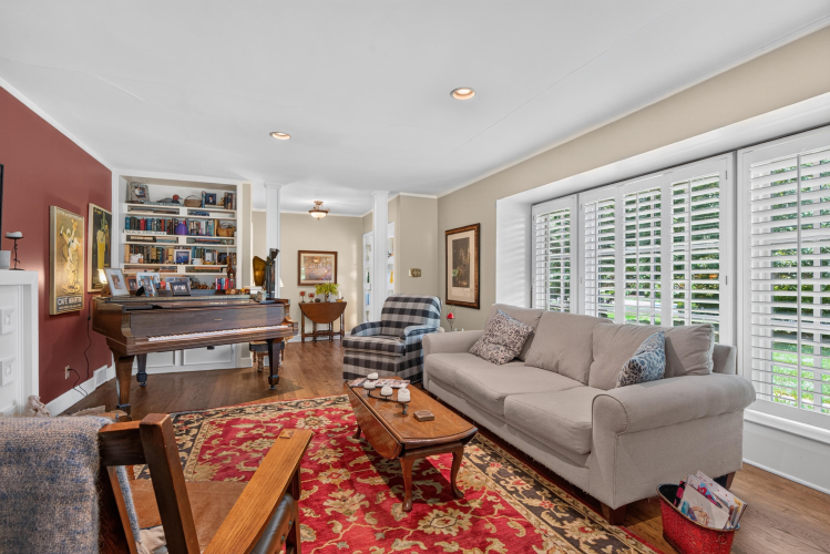Listing Image 7