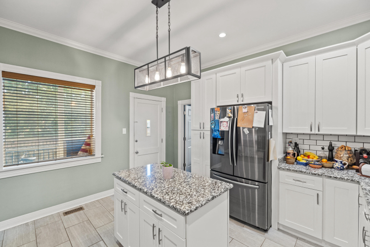 Listing Image 19
