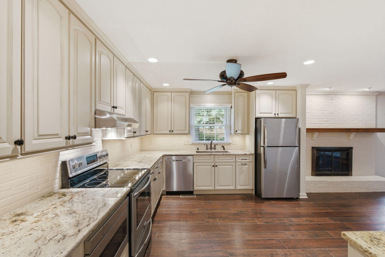 Listing Image 10