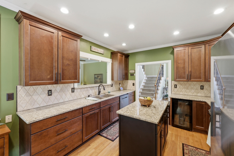 Listing Image 12