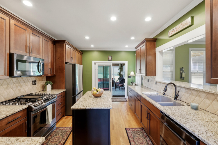 Listing Image 9