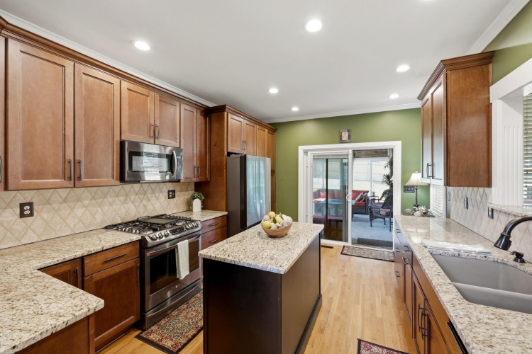 Listing Image 10