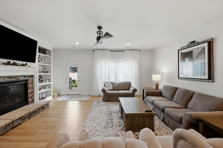 Listing Image 19