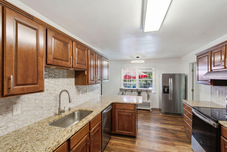 Listing Image 9