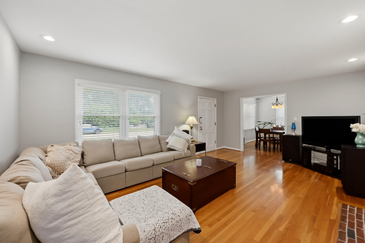 Listing Image 7