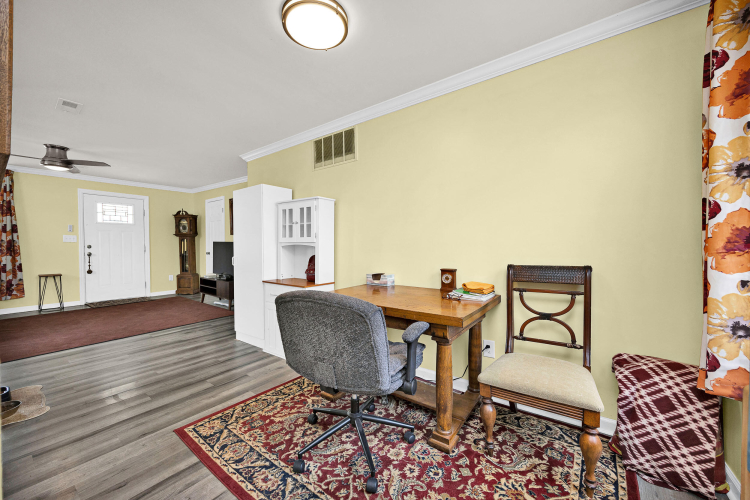 Listing Image 11