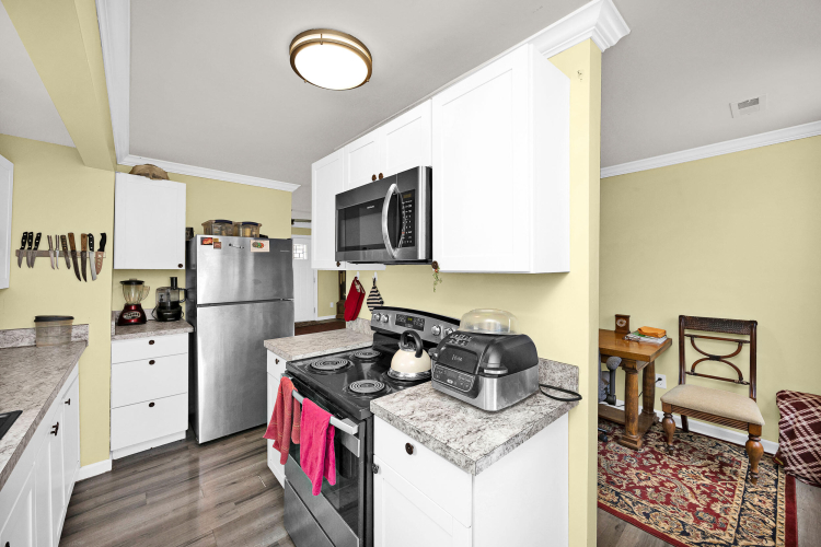 Listing Image 12