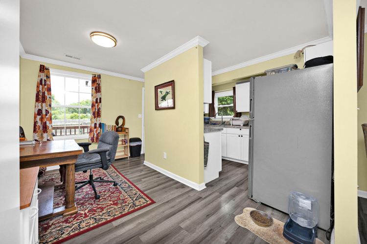 Listing Image 10
